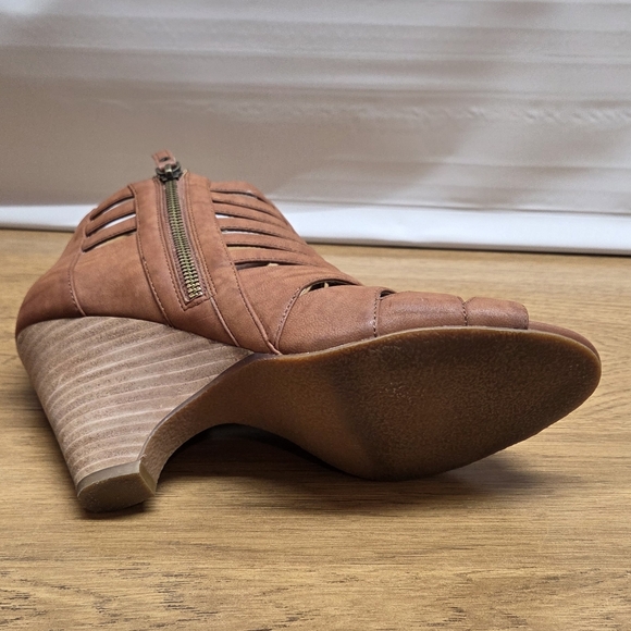 Crown Vintage Brown Strappy Gladiator Sandals - Picture 7 of 8